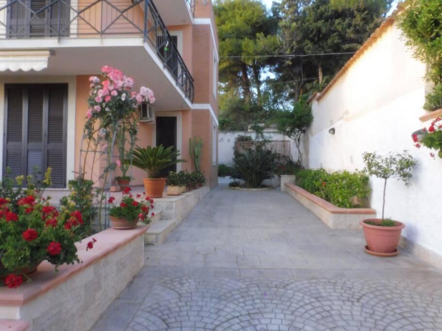 Appartamento In Villa A 100 Metri Dal Mare Fontane Bianche Exterior foto